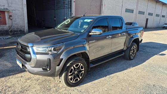 TOYOTA HILUX 2.8 D-4D TURBO DIESEL CD SRX 4X4 AUTOMÁTICO